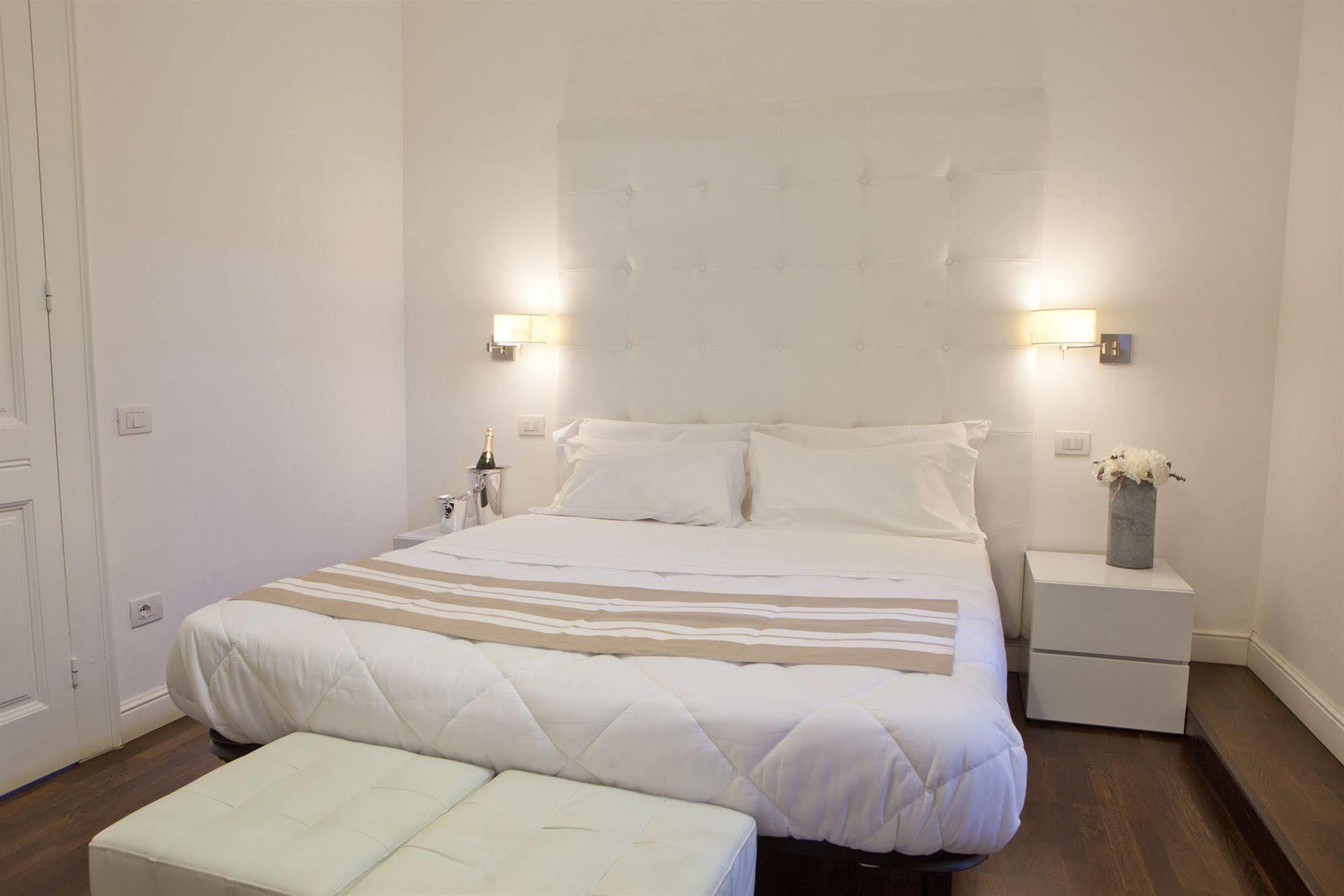 Pley Cagliari Boutique Suites Esterno foto